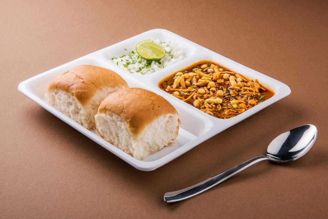 Oyo 6325 Hotel Kiran Raipur  Bagian luar foto